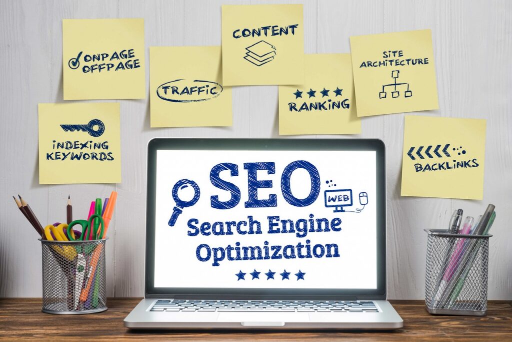 Tela de busca do Google em laptop representando SEO
