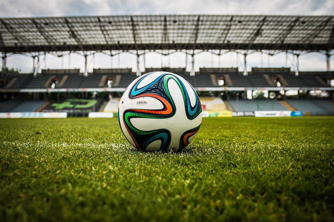 Campo de futebol amador simples, exemplo de propriedade esportiva local